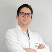 Dr-Oswaldo-Averos-cuadrado